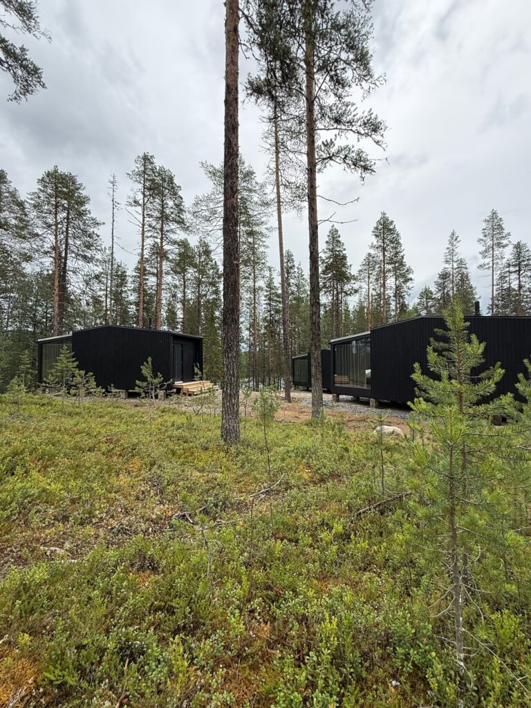 Lasi-igluja Levillä