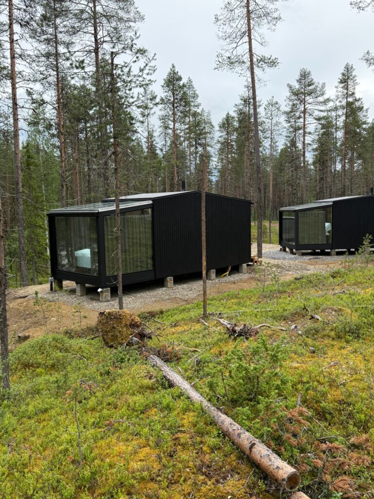 HARJA28-mallin lasi-igluja Levillä